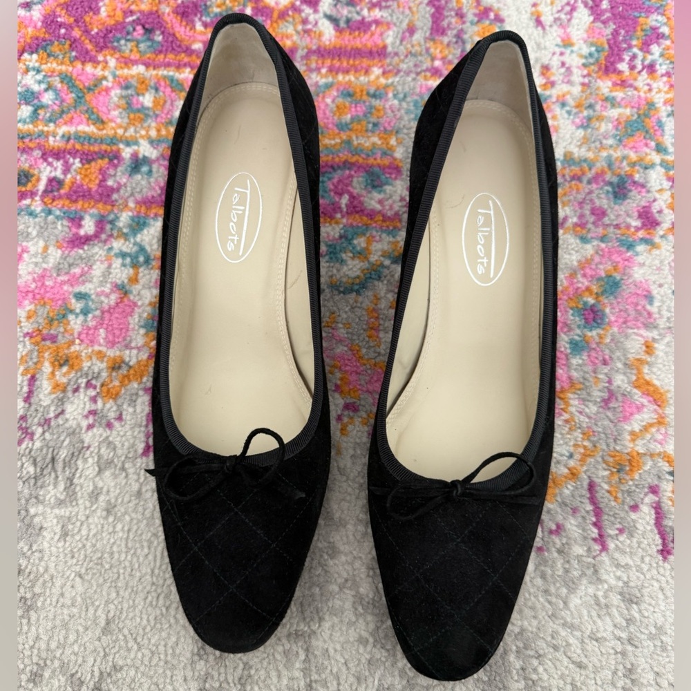 Talbots Black Quilted Suede Heel with Bow (US 8, EUC)
